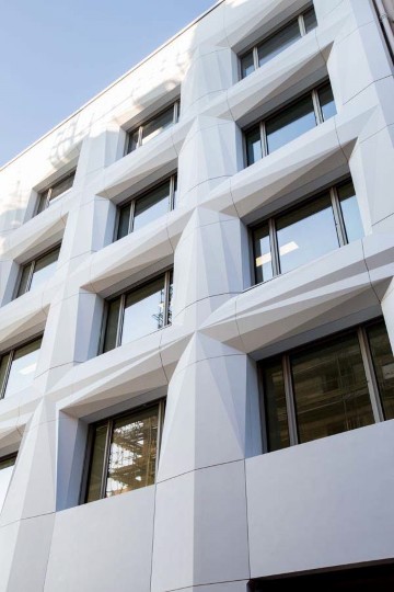 The Shift building in Paris, France, featuring a facade made of Corian® Exteriors panels based on Corian® Solid Surface in Glacier White colour; photo courtesy of Axel Schoenert Architectes, all rights reserved.